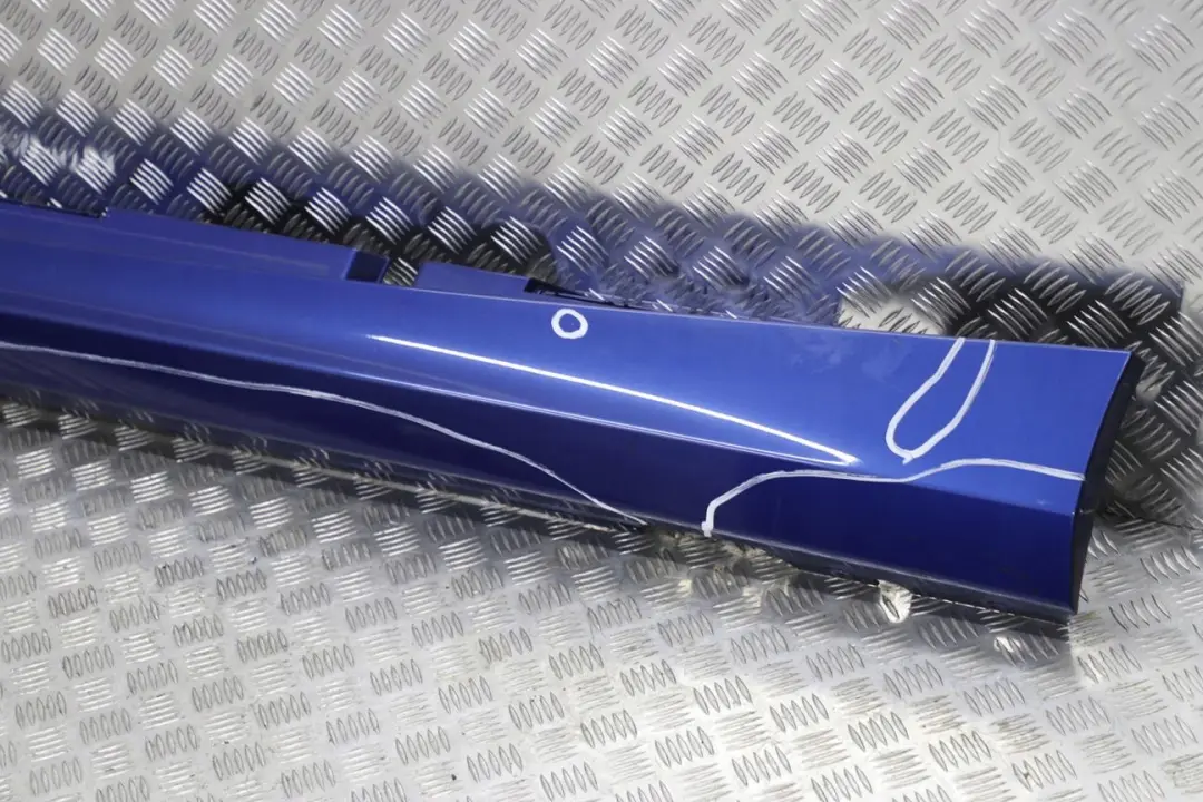 Sill Strip Faldon Lateral Izquierdo Montegoblau Azul Montego - A51 para BMW E87 LCI con número de pieza 0036145 BMW E87 LCI Sill Strip Faldon Lateral Izquierdo Montegoblau Azul Montego - A51 - SKU 0036145-MTB2 - Número de pieza 0036145