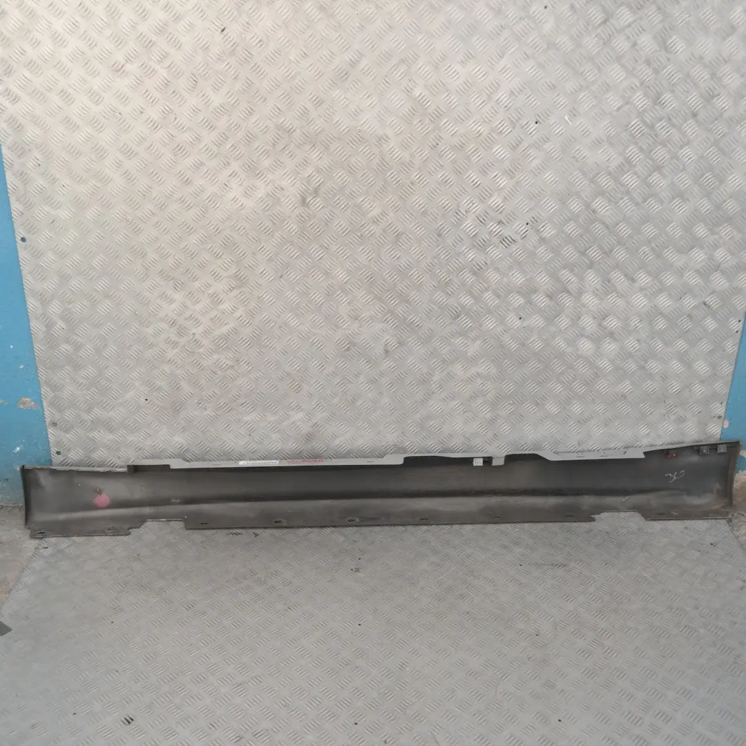 BMW7 E87 Listello Portiera Apertura Gonna Destra Argento-Titanio Sliber per con numero di parte 32948 BMW7 E87 Listello Portiera Apertura Gonna Destra Argento-Titanio Sliber - SKU 0032948-TS17 - Numero di parte 32948