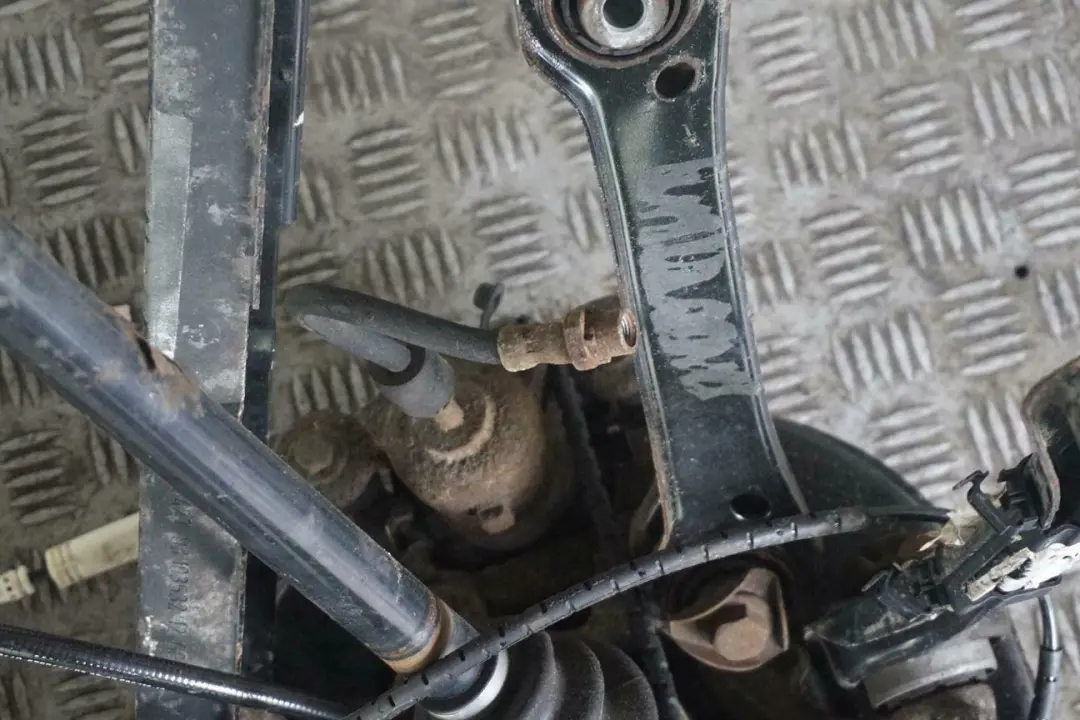 N46 Zwrotnica półoś prawy tył 150HP do BMW E90 320i o numerze 6774810 BMW E90 320i N46 Zwrotnica półoś prawy tył 150HP - SKU 6774810-6 - Numer Części 6774810