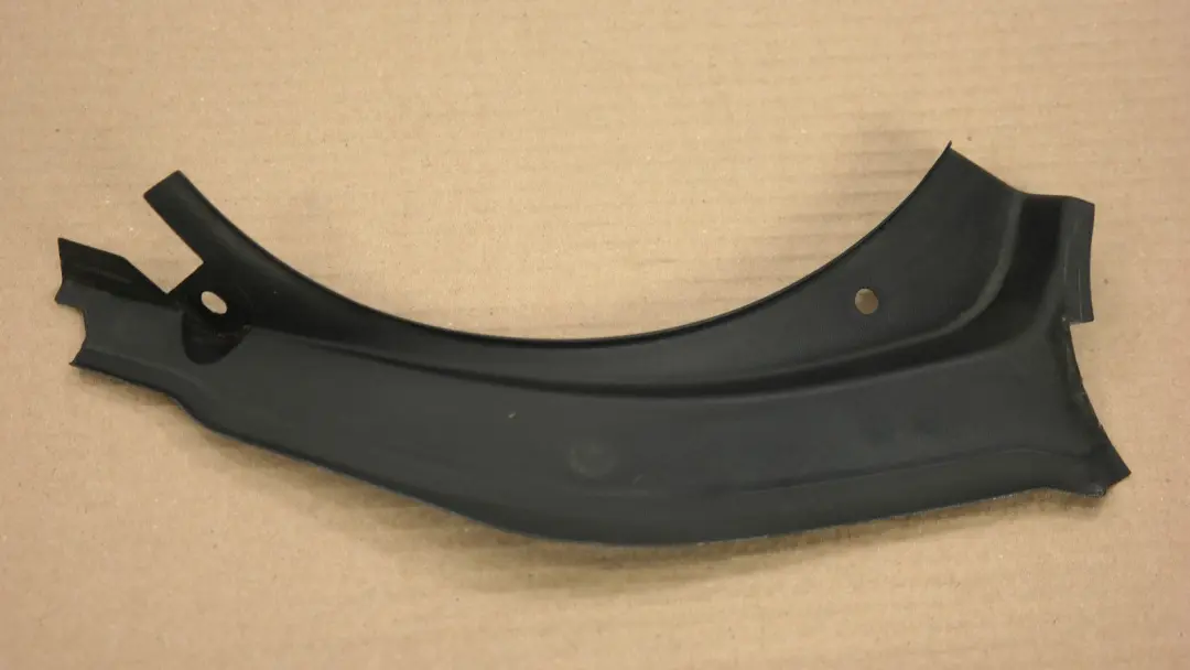 Tapa Canalon Agua Trasero Derecho 5171 para BMW E60 E60N LCI con número de pieza 7124408 BMW E60 E60N LCI Tapa Canalon Agua Trasero Derecho 5171 - SKU 7124408 - Número de pieza 7124408