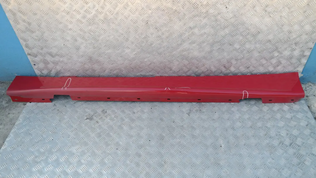 BMW E87 Striscia Davanzale Gonna Laterale Sinistra Rot Karmesinrot A61 - SKU 0032949-KAR1 - Numero di parte 51770032949