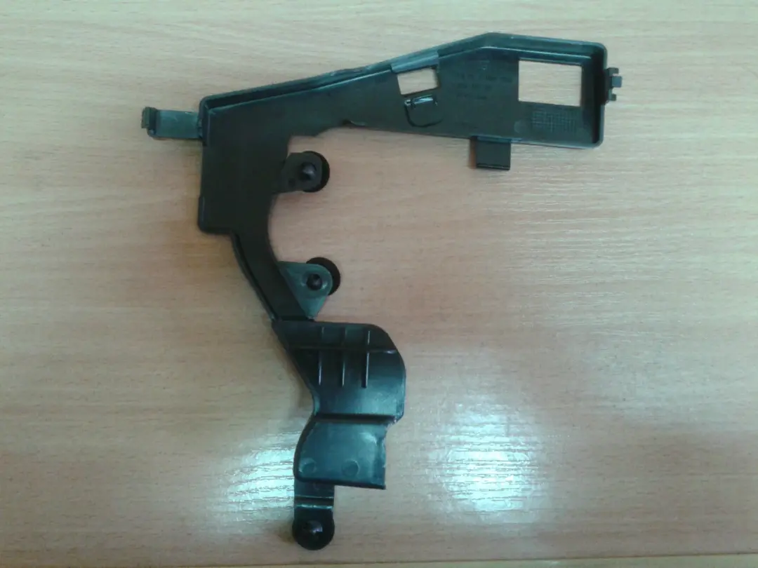 Halter Bowdenzug für BMW 7 er E65 E66 E67 mit Teilenummer 7010977 BMW 7 er E65 E66 E67 Halter Bowdenzug - SKU 7010977 - Teilenummer 7010977