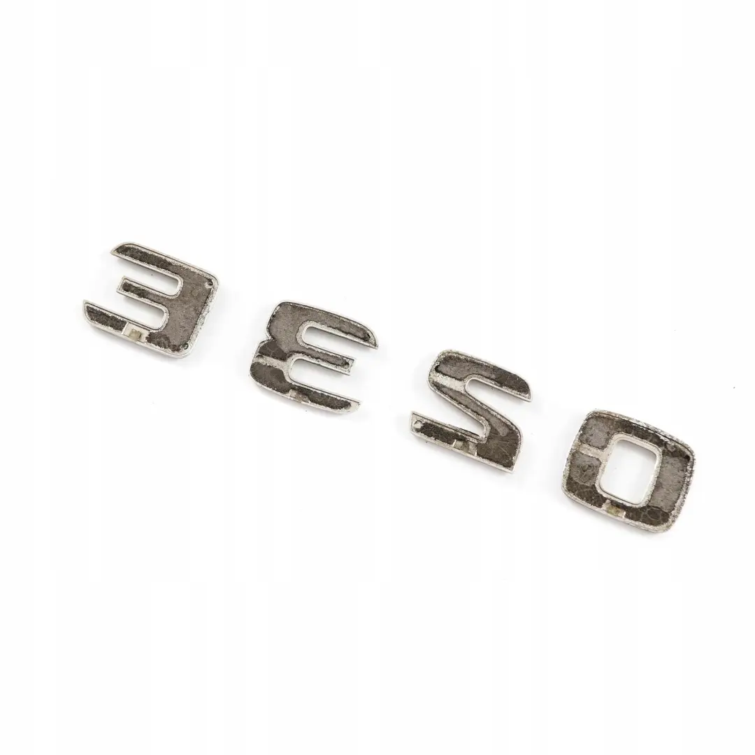 Kofferraum Heckklappe aufgeklebt Emblem Schriftzug E320 für Mercedes W210 W211 mit Teilenummer A1248175815 Mercedes W210 W211 Kofferraum Heckklappe aufgeklebt Emblem Schriftzug E320 - SKU A1248175815 - Teilenummer A1248175815