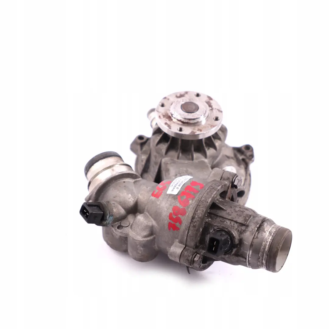 750i Pompe A Eau Thermostat pour BMW E60 E63 E65 540i 650i 640i à propos du numéro de pièce 7790472 BMW E60 E63 E65 540i 650i 640i 750i Pompe A Eau Thermostat - SKU 7586779 - Numéro de pièce 7790472