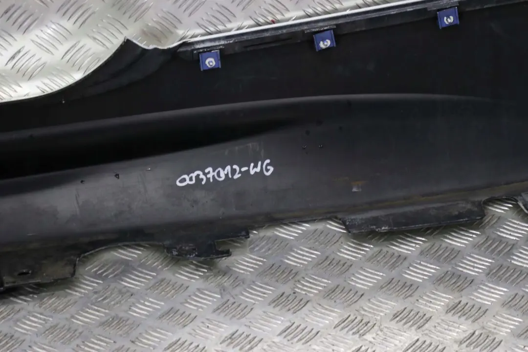 Sill Strip Faldon Lateral Derecho Blanco Oro para BMW E93 M3 Convertible con número de pieza 0037012 BMW E93 M3 Convertible Sill Strip Faldon Lateral Derecho Blanco Oro - SKU 0037012-WG - Número de pieza 0037012