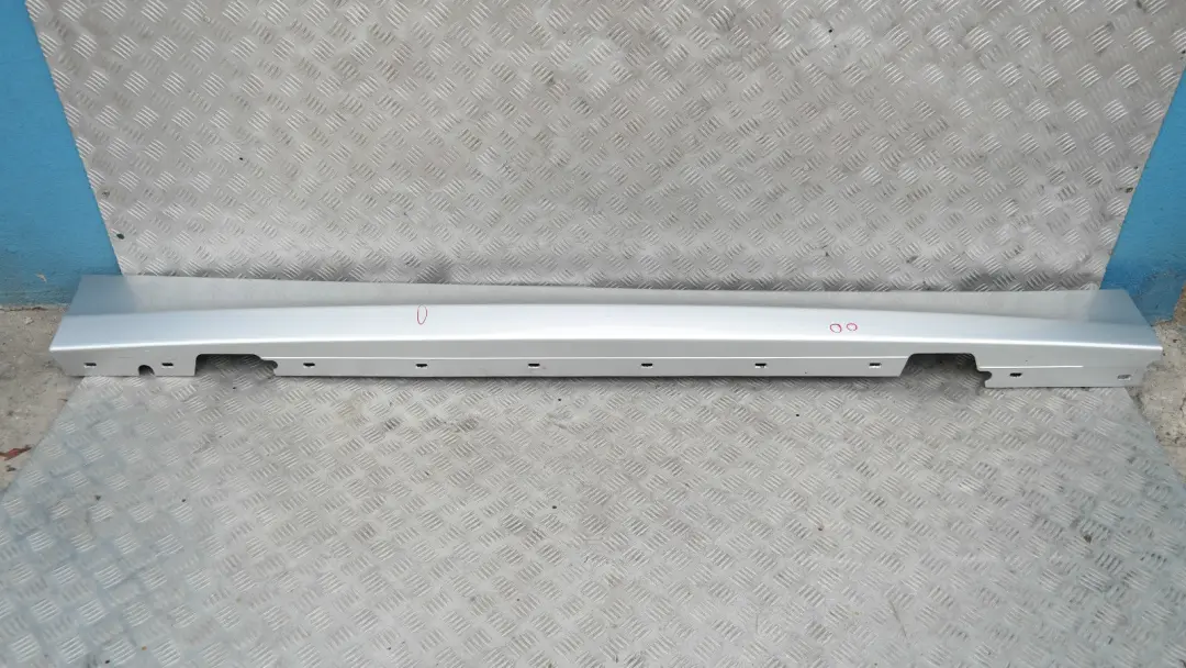 Sill strip side skirt right O/S Titansilber Silver 354 to BMW 1 SERIES 8 E87N LCI with Part number 51770036144 BMW 1 SERIES 8 E87N LCI Sill strip side skirt right O/S Titansilber Silver 354 - SKU 0036144-TS8 - Part number 51770036144