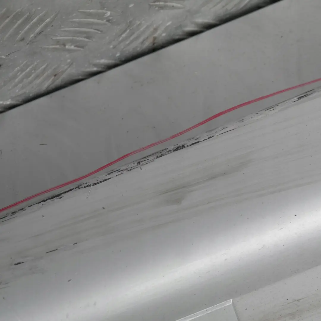 Sill Strip Faldón Lateral Izquierdo Titansilber Silver para BMW 1 E90 E91 con número de pieza 32951 BMW 1 E90 E91 Sill Strip Faldón Lateral Izquierdo Titansilber Silver - SKU 0032951-TS11 - Número de pieza 32951