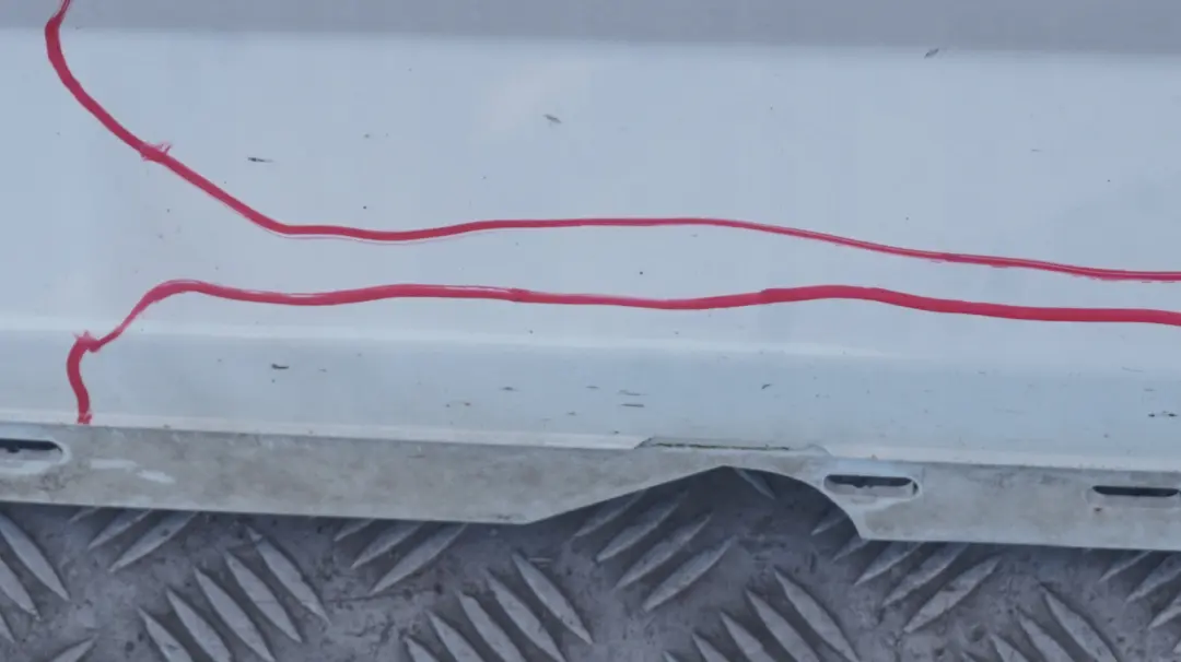 BMW E81 E82 E88 Sill Strip Faldon Lateral Derecho Alpinweiss Blanco - SKU 0036142-AW1 - Número de pieza 0036142