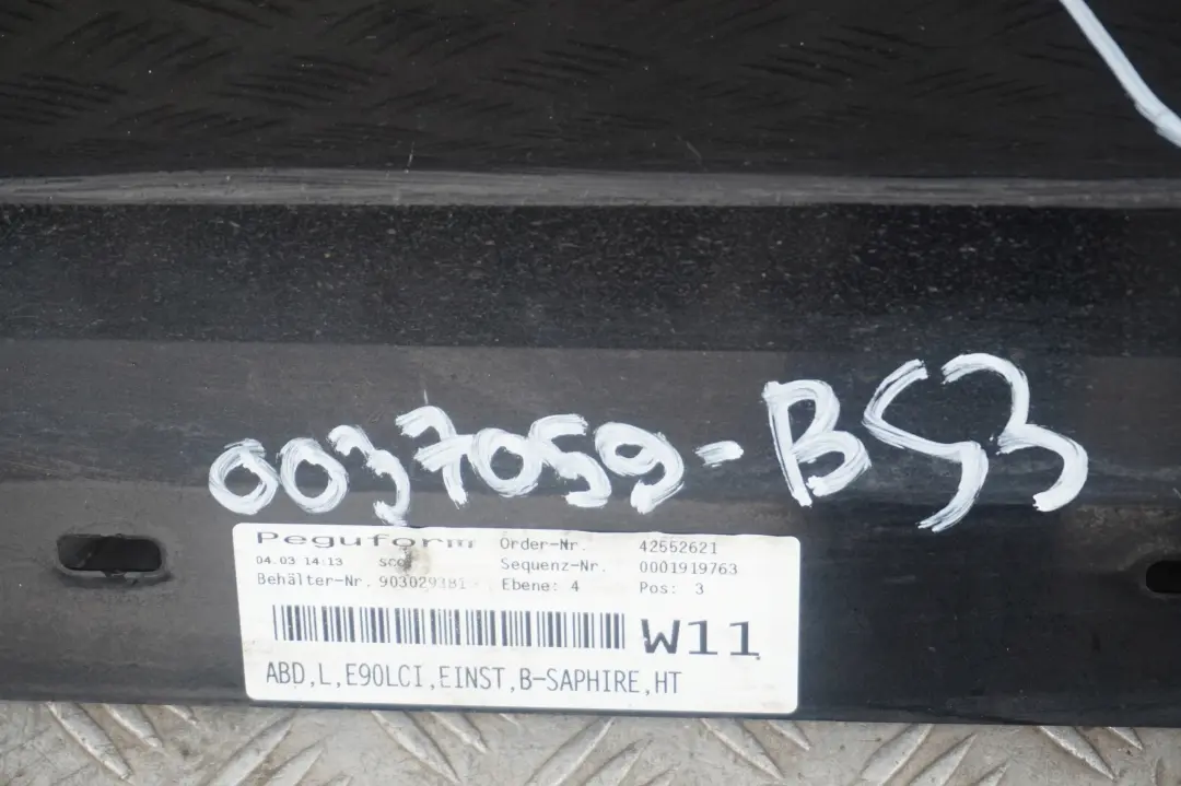 nakładka próg lewy black saphire do BMW E90 LCI o numerze 0037059 BMW E90 LCI nakładka próg lewy black saphire - SKU 0037059-BS3 - Numer Części 0037059