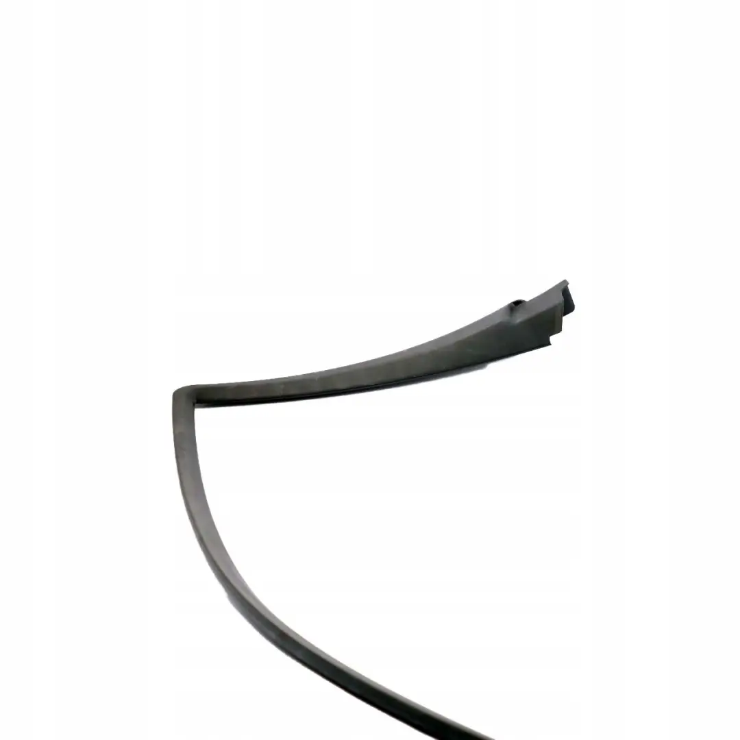 Ramka szyby prawy przód do Mercedes CL203 W203 Coupe o numerze A2037250471 Mercedes CL203 W203 Coupe Ramka szyby prawy przód - SKU A2037250471 - Numer Części A2037250471