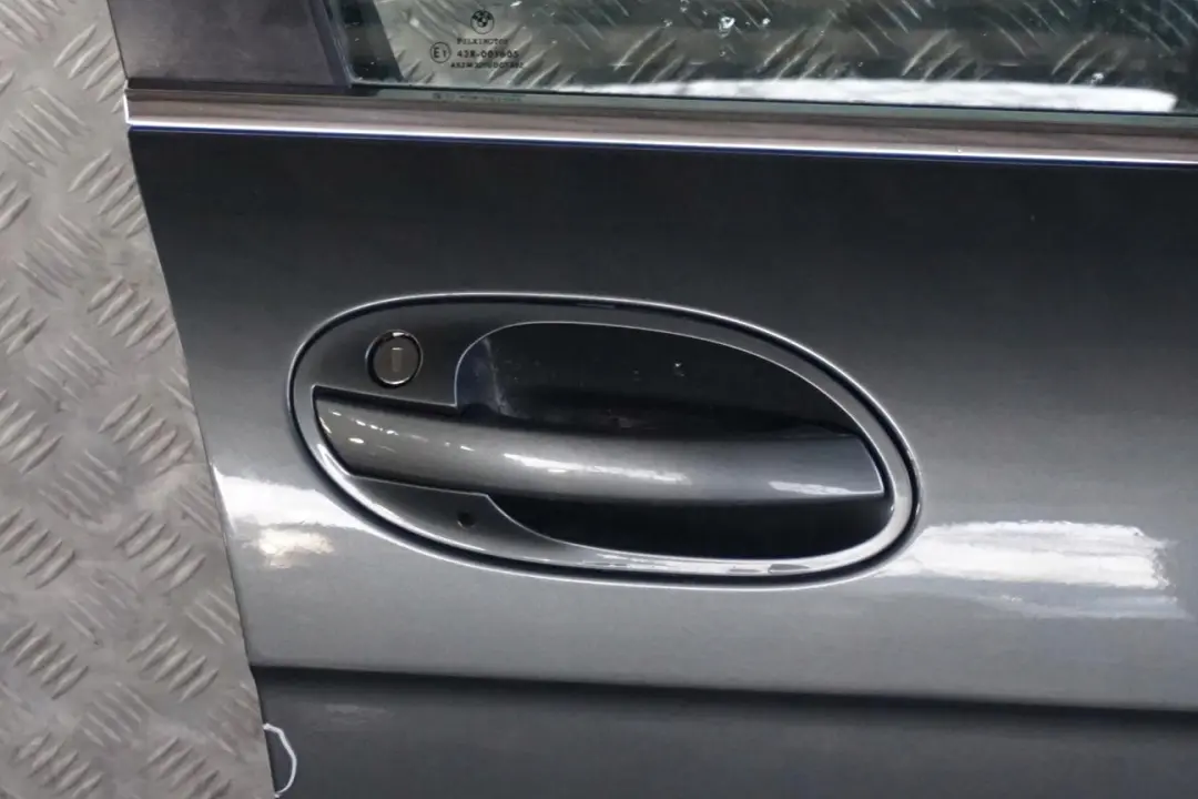 Beifahrer Tür Vorne Rechts Titangrau Titan Grau Metallic A36 für BMW 7 er E65 E66 mit Teilenummer 7202082 BMW 7 er E65 E66 Beifahrer Tür Vorne Rechts Titangrau Titan Grau Metallic A36 - SKU 7202082-TGR1 - Teilenummer 7202082