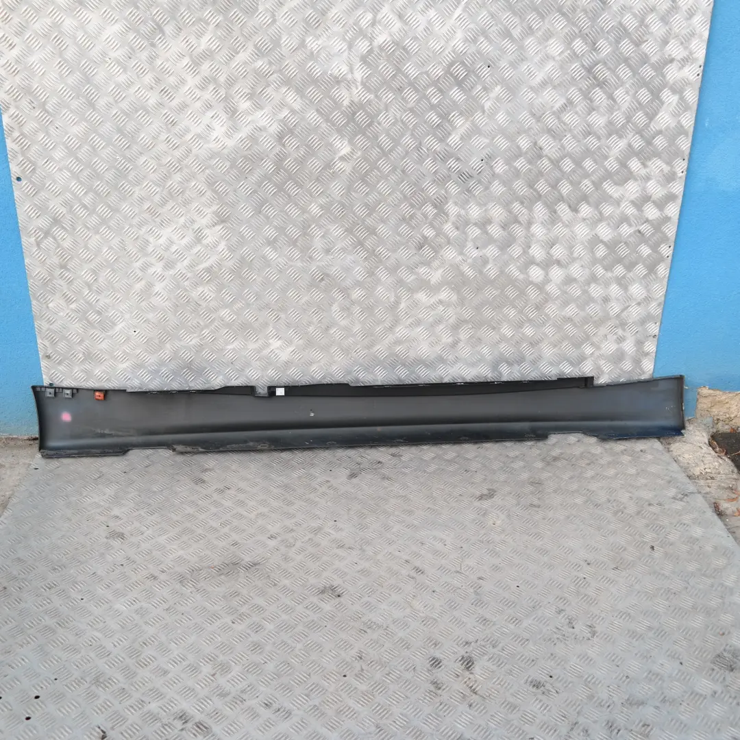 Listello Portiera Apertura Gonna Links Blu Sydney Blu per BMW E87 con numero di parte 51770032949 BMW E87 Listello Portiera Apertura Gonna Links Blu Sydney Blu - SKU 0032949-SYD1 - Numero di parte 51770032949