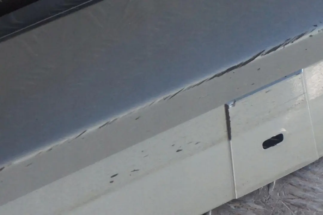 Sill Strip Side Skirt Left Bluewater Blue Water para BMW E90 E91 LCI 2 con número de pieza 0037059 BMW E90 E91 LCI 2 Sill Strip Side Skirt Left Bluewater Blue Water - SKU 0037059-WB2 - Número de pieza 0037059