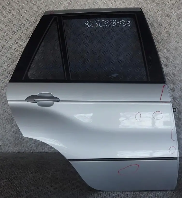 Drzwi prawy tył tylne titansilber do BMW E53 X5 o numerze 8256828 BMW E53 X5 Drzwi prawy tył tylne titansilber - SKU 8256828-TS3 - Numer Części 8256828