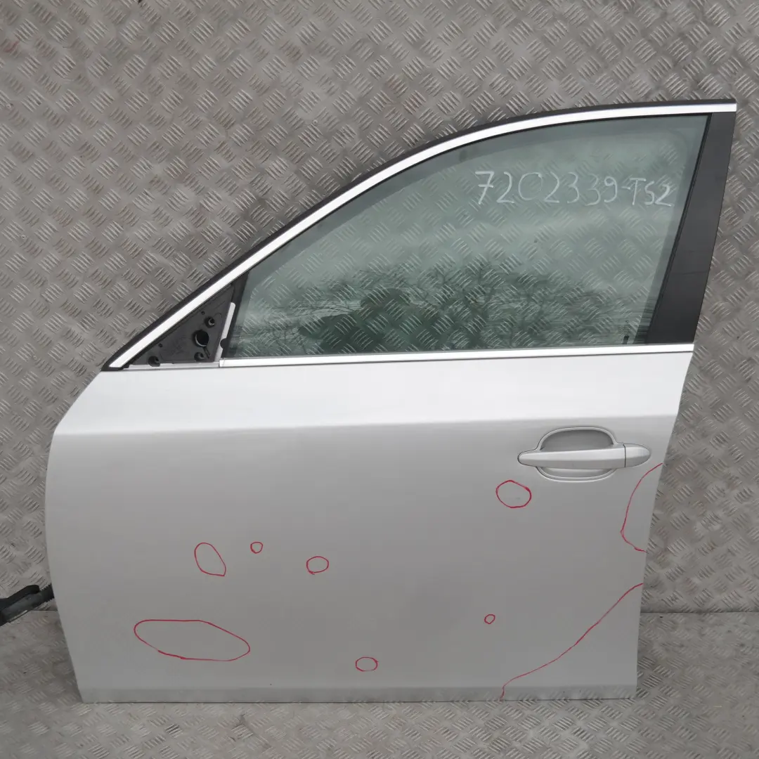Drzwi lewe przednie titansilber 354 do BMW E60 E61 o numerze 7202339 BMW E60 E61 Drzwi lewe przednie titansilber 354 - SKU 7202339-TS2 - Numer Części 7202339