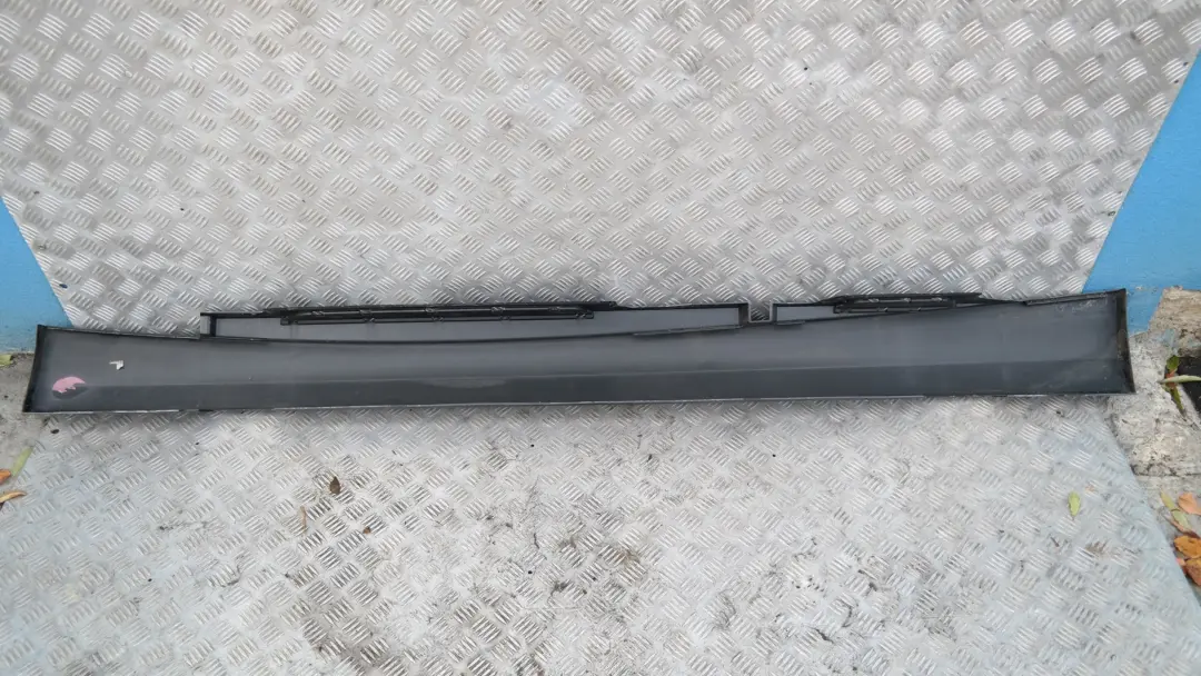 Listón de umbral faldón lateral derecho Schwarz II Negro 2 para BMW 7 E87 LCI E87N con número de pieza 51770036144 BMW 7 E87 LCI E87N Listón de umbral faldón lateral derecho Schwarz II Negro 2 - SKU 0036144-SCH7 - Número de pieza 51770036144
