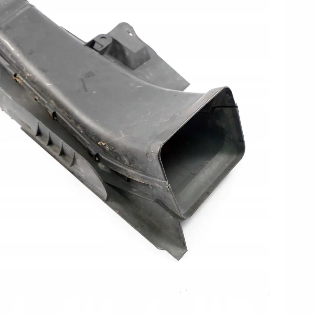 Kierownica wlot powietrza lewy do BMW E46 Sedan o numerze 8230559 BMW E46 Sedan Kierownica wlot powietrza lewy - SKU 8230559 - Numer Części 8230559