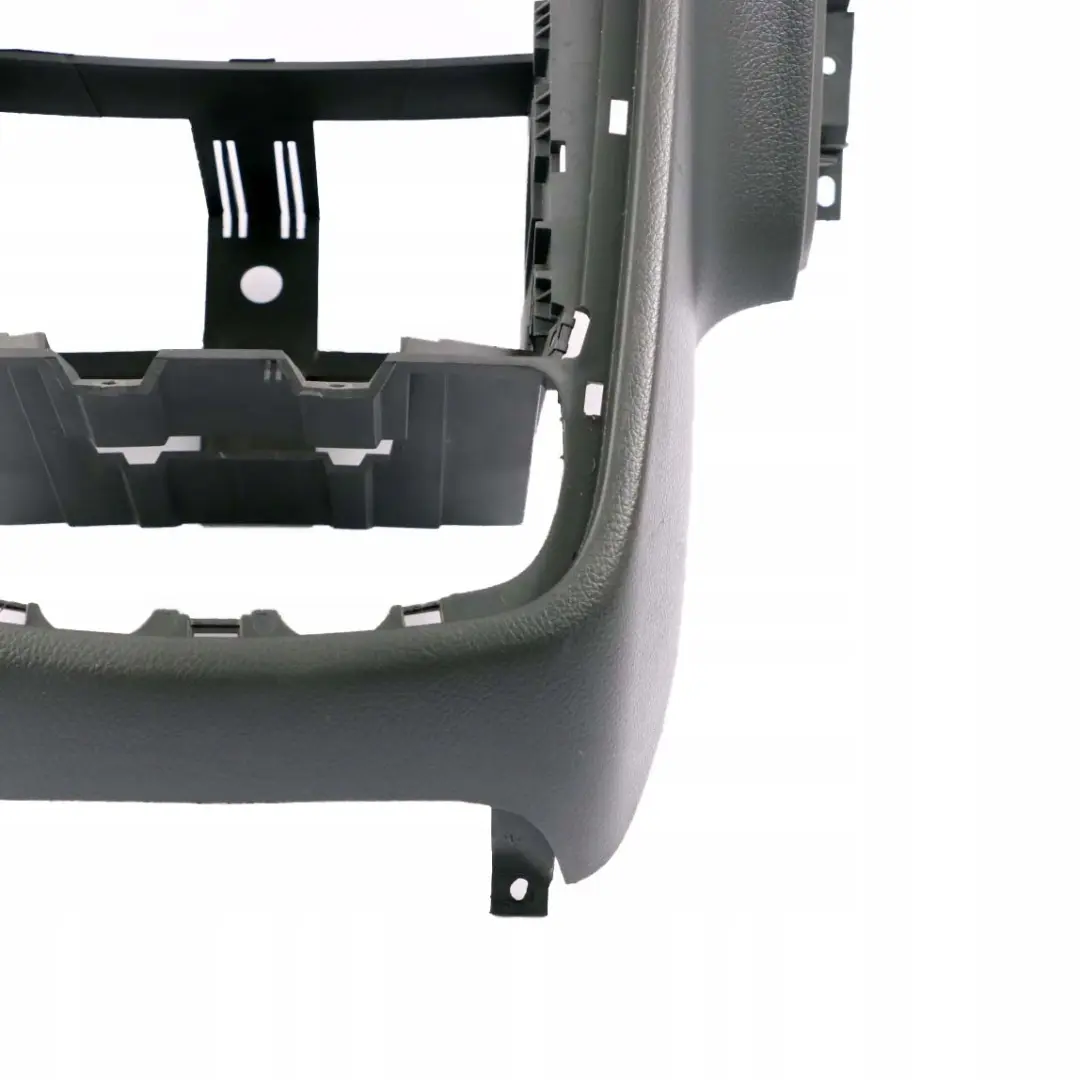 Mercedes-Benz W414 Console Centrale Carenage Support pour à propos du numéro de pièce A4146890073 Mercedes-Benz W414 Console Centrale Carenage Support - SKU A4146890073 - Numéro de pièce A4146890073