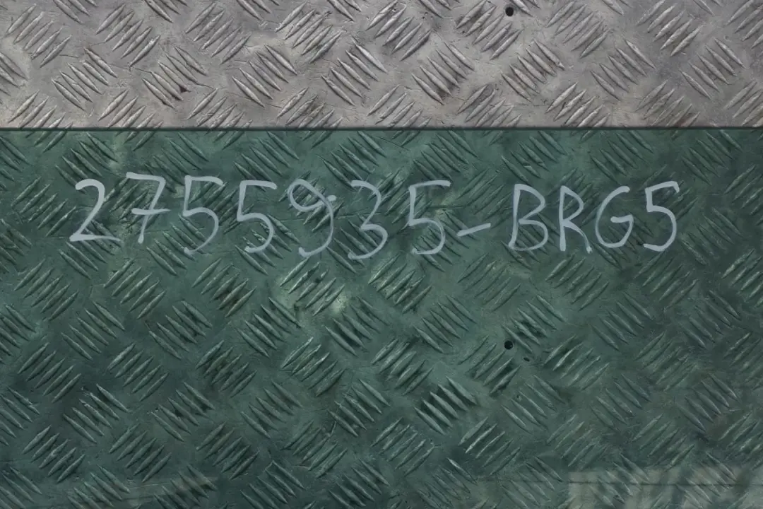 Drzwi lewe British Racing Green do MINI Cooper R56 o numerze 2755935 MINI Cooper R56 Drzwi lewe British Racing Green - SKU 2755935-BRG5 - Numer Części 2755935