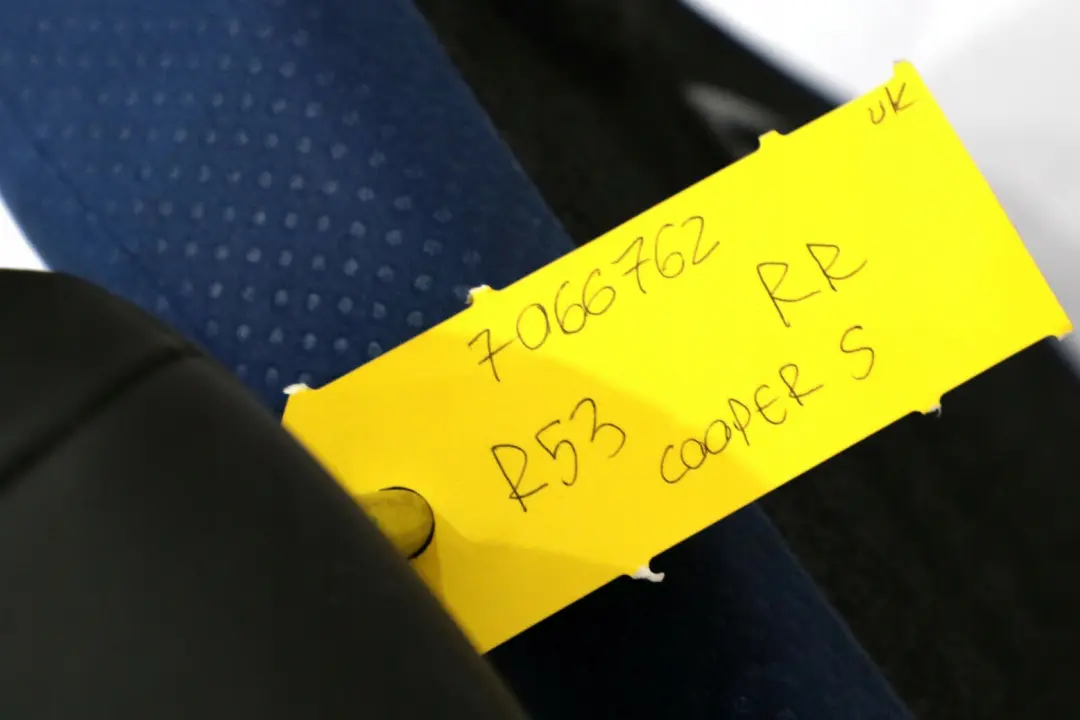 Kanapa oparcie tylne prawy tył materiał do MINI R53 o numerze 7066762 MINI R53 Kanapa oparcie tylne prawy tył materiał - SKU 7066762 - Numer Części 7066762