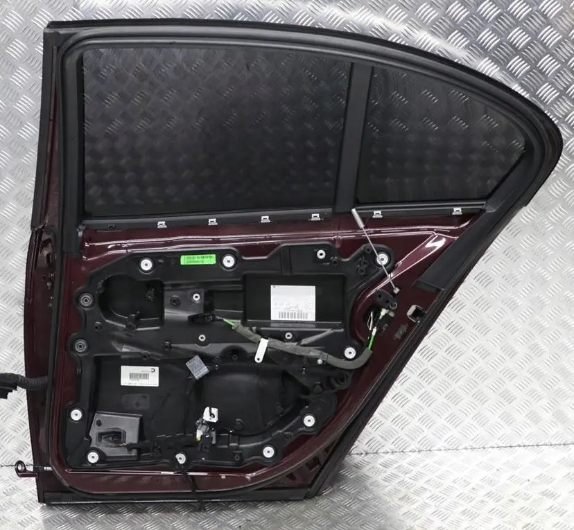 Portiera Posteriore Destra Rosso Barbera Rosso Metallizzato - A39 per BMW E65 con numero di parte 7202084 BMW E65 Portiera Posteriore Destra Rosso Barbera Rosso Metallizzato - A39 - SKU 7202084-BAR - Numero di parte 7202084