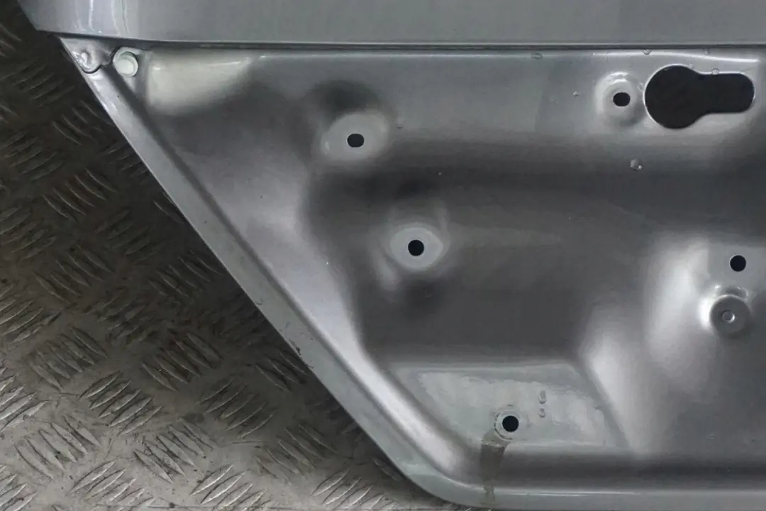 Klapa tylna tył goła Sterlinggrau do BMW E65 E66 o numerze 7049252 BMW E65 E66 Klapa tylna tył goła Sterlinggrau - SKU 7049252-STG - Numer Części 7049252