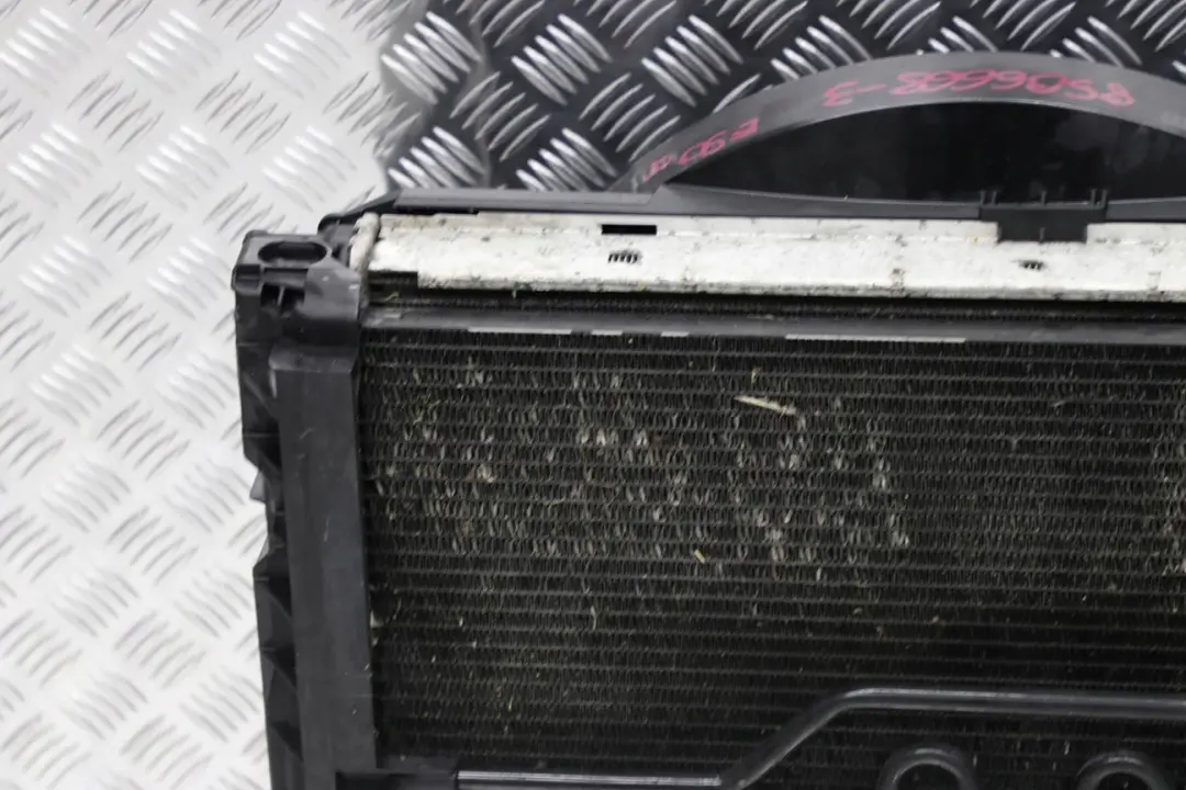 Lüfterzarge mit Lüfter 400W 7588974 für BMW 1 3 er E81 E87 E90 E91 Diesel mit Teilenummer 8506668 BMW 1 3 er E81 E87 E90 E91 Diesel Lüfterzarge mit Lüfter 400W 7588974 - SKU 8506668 - Teilenummer 8506668