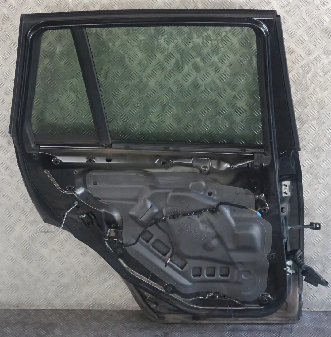 Drzwi lewe tylne tył black saphire do BMW E83 X3 o numerze 3449337 BMW E83 X3 Drzwi lewe tylne tył black saphire - SKU 3449337-BS2 - Numer Części 3449337