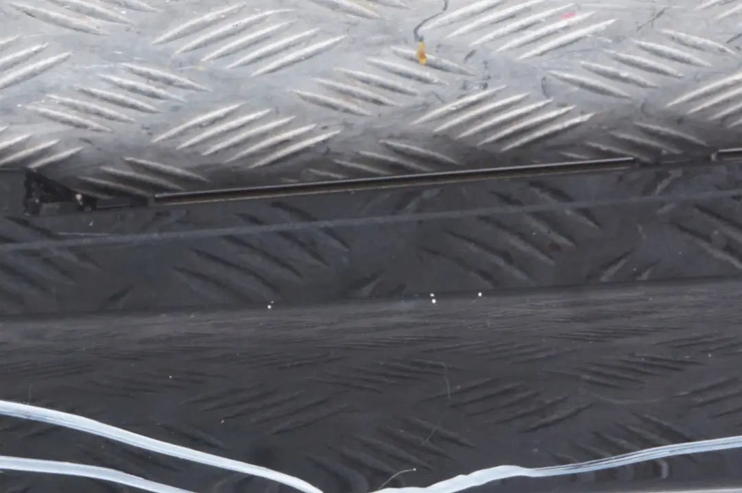 Zócalo Falda Lateral Derecho Negro Zafiro para BMW 2 E87 LCI M SPORT con número de pieza 33556 BMW 2 E87 LCI M SPORT Zócalo Falda Lateral Derecho Negro Zafiro - SKU 0033556-BS2 - Número de pieza 33556