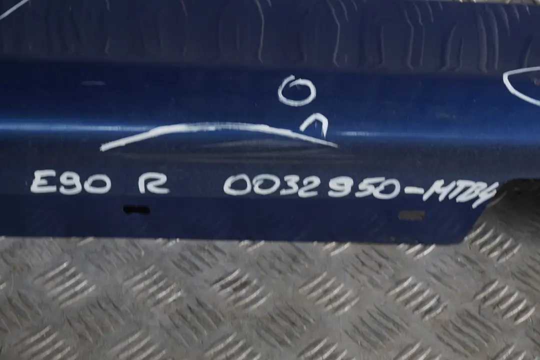Sill Strip Side Skirt Right Montegoblau Blau Blue para BMW E90 E91 con número de pieza 0032950 BMW E90 E91 Sill Strip Side Skirt Right Montegoblau Blau Blue - SKU 0032950-MTB4 - Número de pieza 0032950