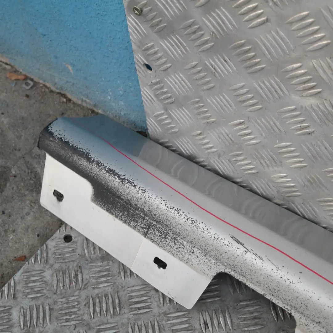 Schwellerleiste Blende Schweller links Titansilber Silber Metallic für BMW 3 E90 E91 mit Teilenummer 51770032951 BMW 3 E90 E91 Schwellerleiste Blende Schweller links Titansilber Silber Metallic - SKU 0032951-TS2 - Teilenummer 51770032951