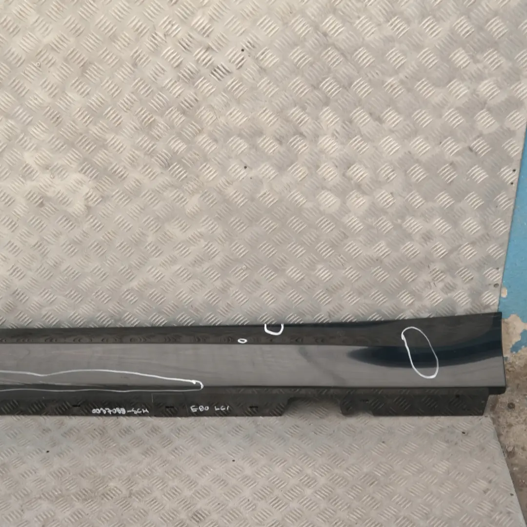 Listello Portiera Apertura Gonna SX Nero 2 - per BMW E90 E91 LCI con numero di parte 0037059 BMW E90 E91 LCI Listello Portiera Apertura Gonna SX Nero 2 - - SKU 0037059-SCH - Numero di parte 0037059