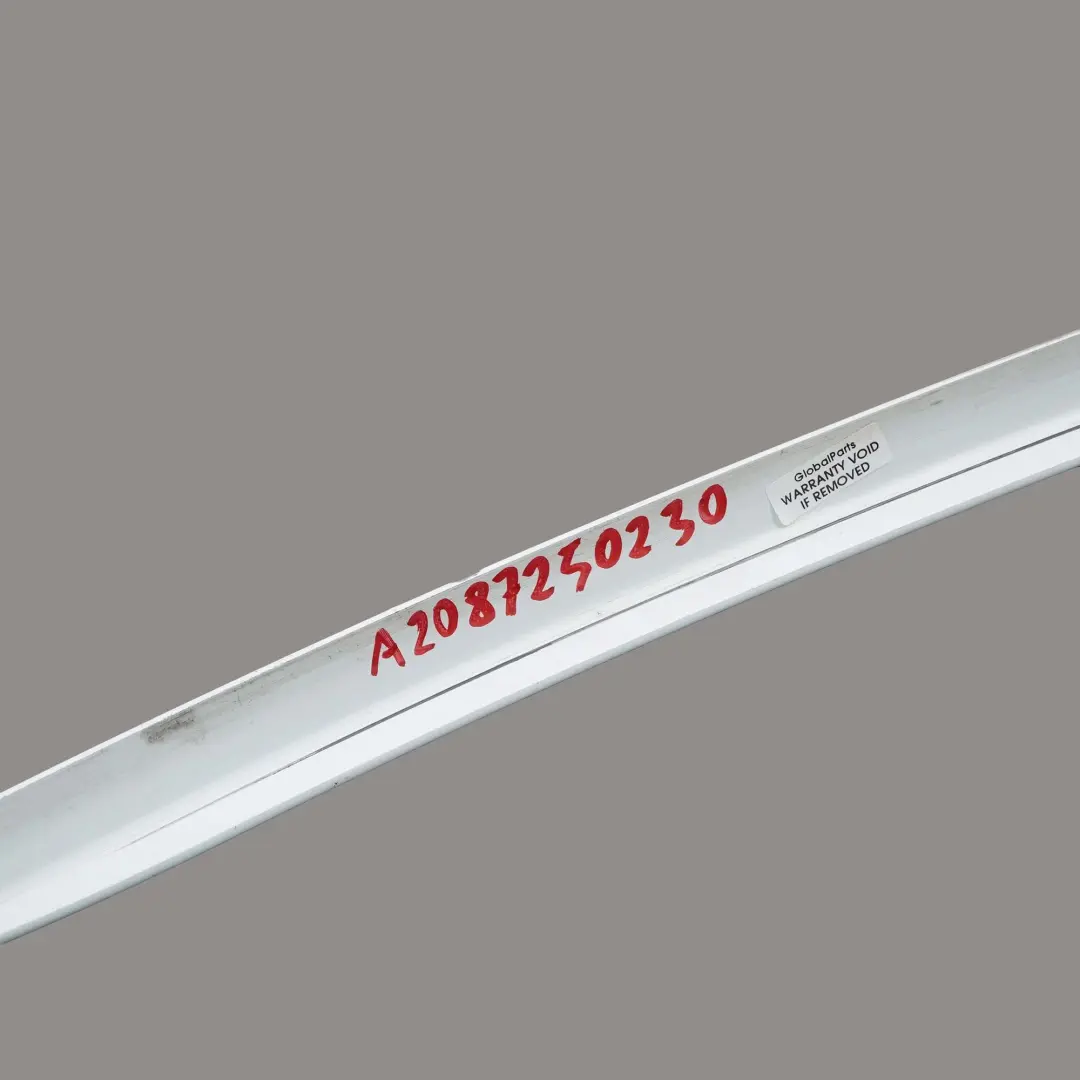 W208 Porta anteriore destra Finestrino Guida Striscia per Mercedes CLK con numero di parte A2087250230 Mercedes CLK W208 Porta anteriore destra Finestrino Guida Striscia - SKU A2087250230 - Numero di parte A2087250230