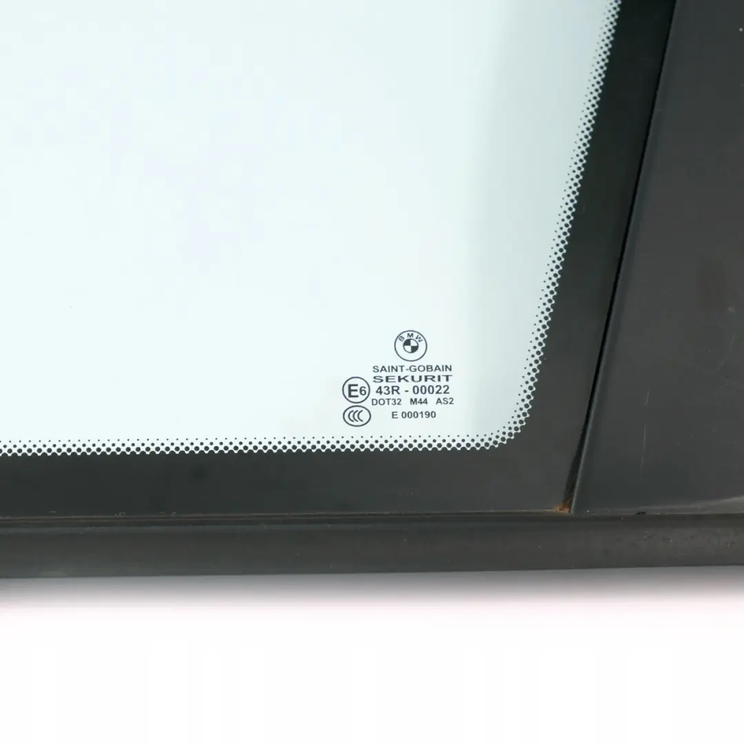 Right O/S Side Quarter Window Glass Green AS2 to BMW 3 Series E46 Touring Rear with Part number 8231852 BMW 3 Series E46 Touring Rear Right O/S Side Quarter Window Glass Green AS2 - SKU 8231852 - Part number 8231852