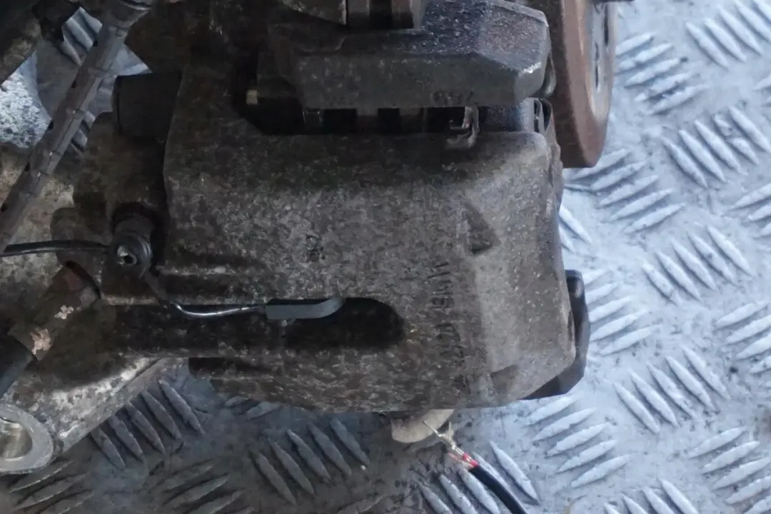 Break 530xd M57N2 231PS Kit Arbre de Sortie Pivotement Arriere Droite pour BMW E61 à propos du numéro de pièce 6770923 BMW E61 Break 530xd M57N2 231PS Kit Arbre de Sortie Pivotement Arriere Droite - SKU lhd-6770924-5 - Numéro de pièce 6770923