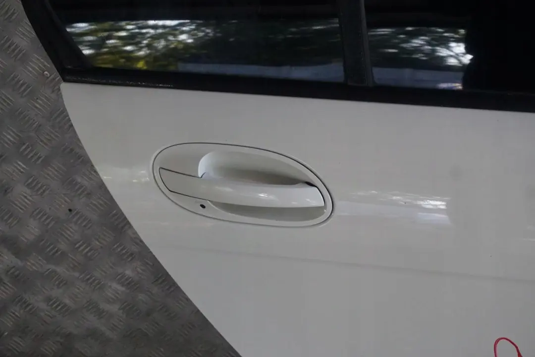 Door Rear Right O/S Alpinweiss Alpine White - 300 to BMW 7 Series E65 with Part number 7202084 BMW 7 Series E65 Door Rear Right O/S Alpinweiss Alpine White - 300 - SKU 7202084-AW - Part number 7202084