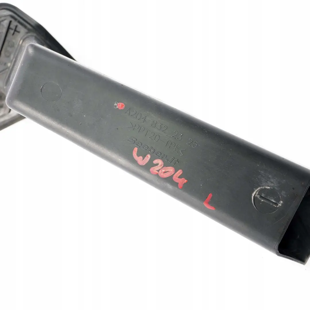 W207 Capó delantero izquierdo Manguera drenaje de agua para Mercedes W204 con número de pieza A2048322325 Mercedes W204 W207 Capó delantero izquierdo Manguera drenaje de agua - SKU A2048322325 - Número de pieza A2048322325