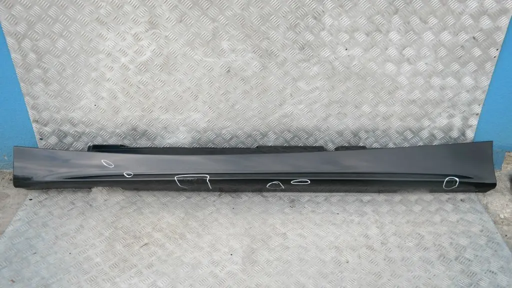 BMW 4 E87 Listón de umbral faldón lateral izquierdo NEGRO 2 SCHWARZ II - 668 - SKU 0032949-SCH4 - Número de pieza 51770032949