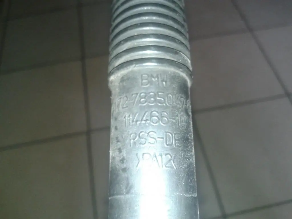 Przewód ssący powietrza BMW e60 e63 M5 M6 do o numerze 7835047 Przewód ssący powietrza BMW e60 e63 M5 M6 - SKU 7835047 - Numer Części 7835047