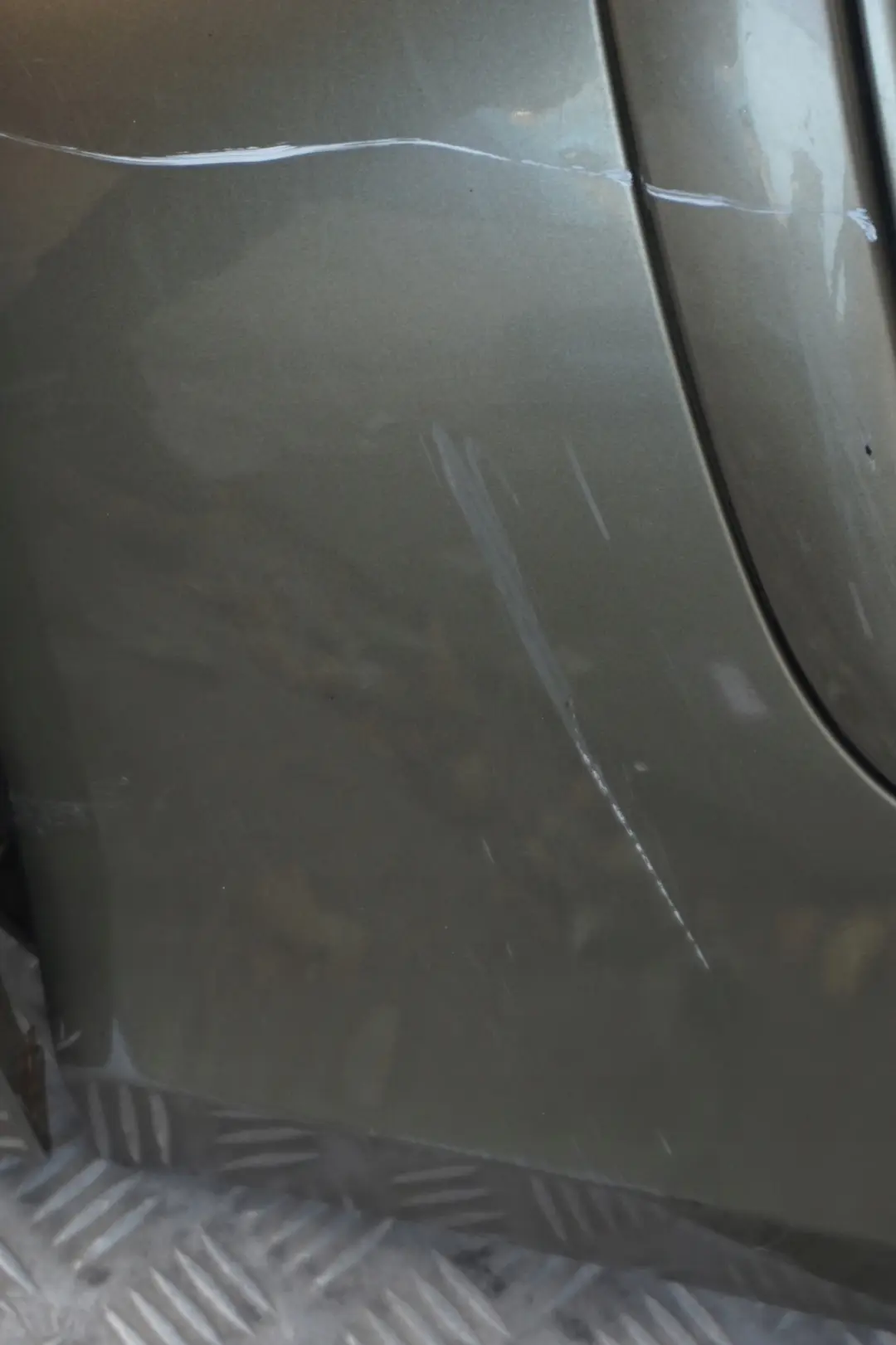 BMW 2 E87 Panel embellecedor parachoques trasero PDC Sonora Metallic - A23 - SKU 0032630-SON2 - Número de pieza 32630