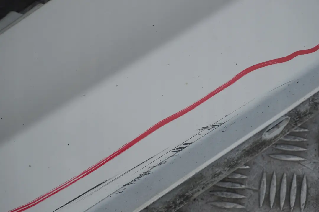 Striscia davanzale Gonna laterale sinistra Alpinweiss Bianco per BMW E81 E82 E88 con numero di parte 0036143 BMW E81 E82 E88 Striscia davanzale Gonna laterale sinistra Alpinweiss Bianco - SKU 0036143-AW1 - Numero di parte 0036143