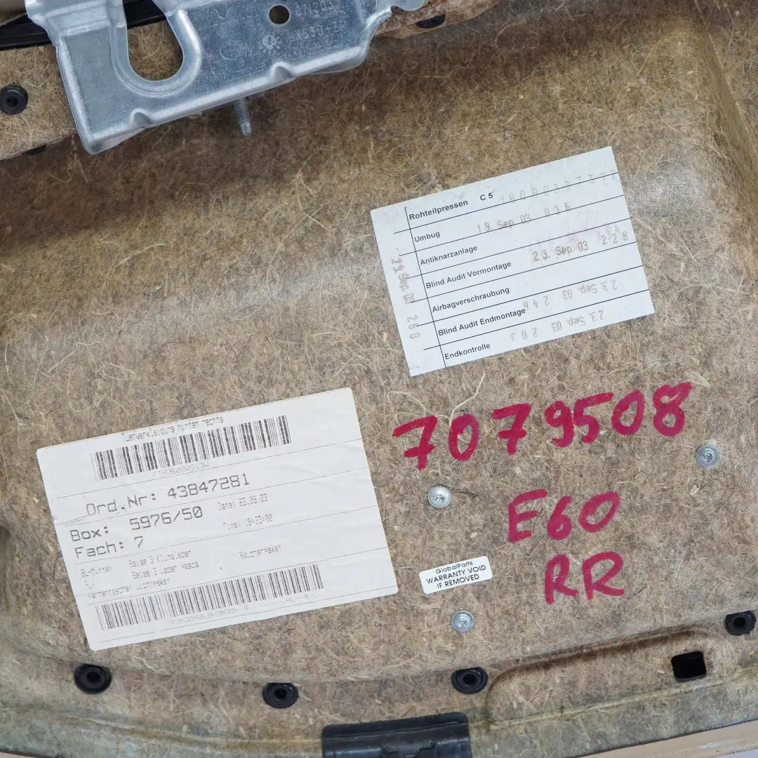 Boczek tapicerka drzwi prawy tył do BMW E60 E61 o numerze 7079508 BMW E60 E61 Boczek tapicerka drzwi prawy tył - SKU 7079508 - Numer Części 7079508