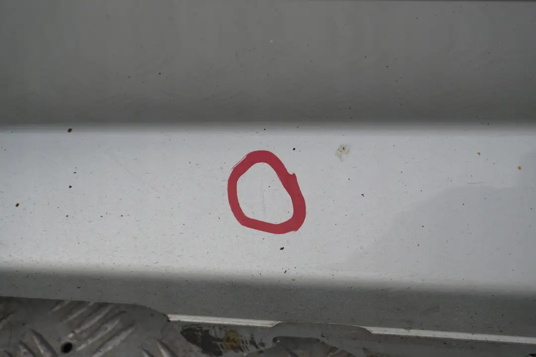 Sill Strip Faldon Izquierdo Titansilber Titan Silver para BMW 5 E81 E82 E88 con número de pieza 0036143 BMW 5 E81 E82 E88 Sill Strip Faldon Izquierdo Titansilber Titan Silver - SKU 0036143-TS5 - Número de pieza 0036143