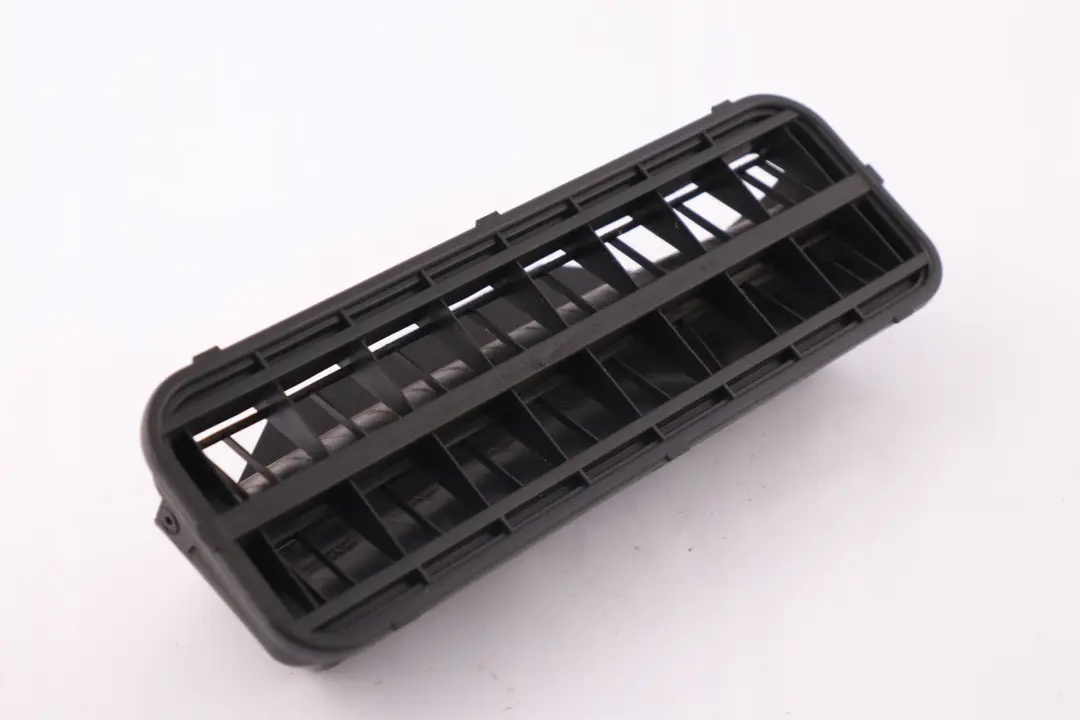 Cubierta del respiradero De aire parachoques trasero para BMW E65 E66 E67 con número de pieza 8386133 BMW E65 E66 E67 Cubierta del respiradero De aire parachoques trasero - SKU 8386133 - Número de pieza 8386133