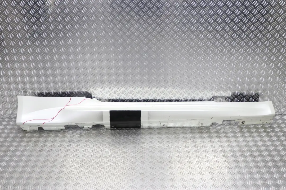 Sill Strip Faldon Lateral Derecho Blanco Oro para BMW E93 M3 Convertible con número de pieza 0037012 BMW E93 M3 Convertible Sill Strip Faldon Lateral Derecho Blanco Oro - SKU 0037012-WG - Número de pieza 0037012