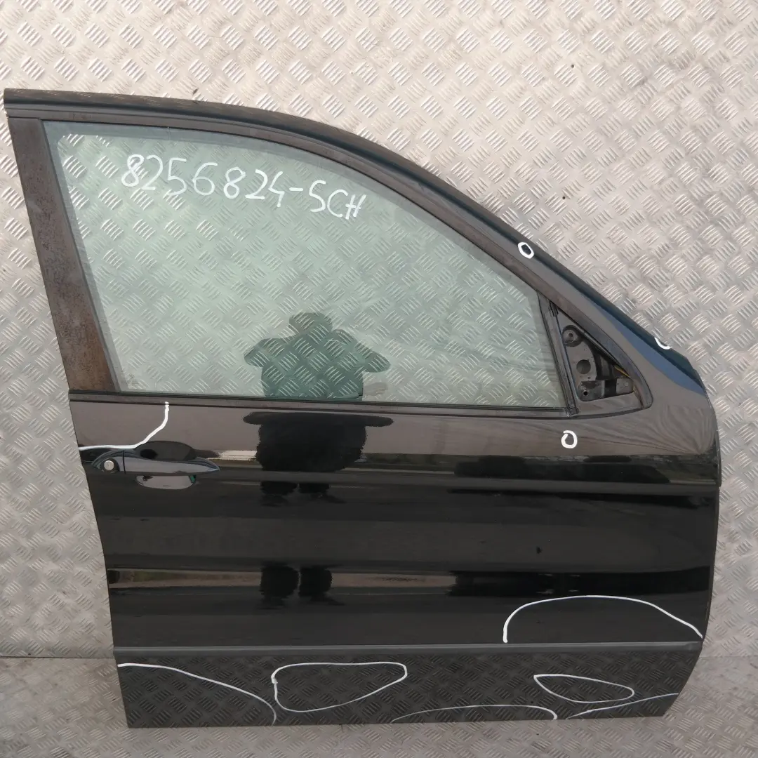 Drzwi prawe przednie przód schwarz II do BMW E53 X5 o numerze 8256824 BMW E53 X5 Drzwi prawe przednie przód schwarz II - SKU 8256824-SCH - Numer Części 8256824