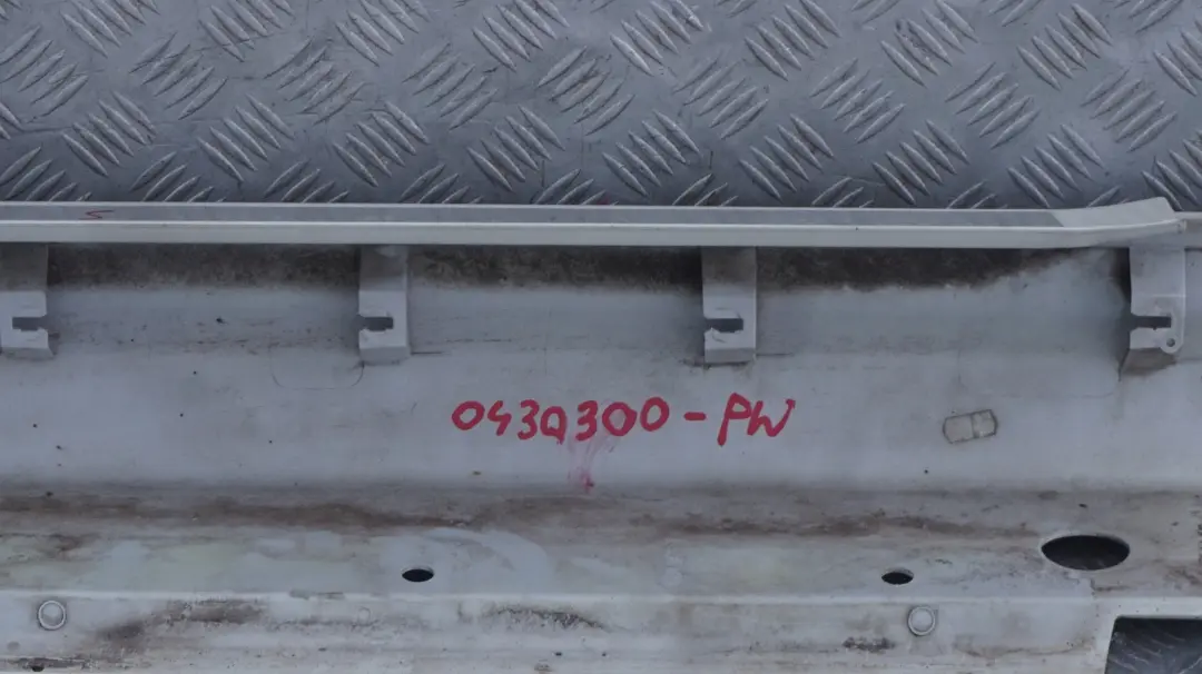 Copertura Esterna Destra Pepe Bianco per Mini Cooper R56 R57 7 con numero di parte 0430300 Mini Cooper R56 R57 7 Copertura Esterna Destra Pepe Bianco - SKU 0430300-PW - Numero di parte 0430300