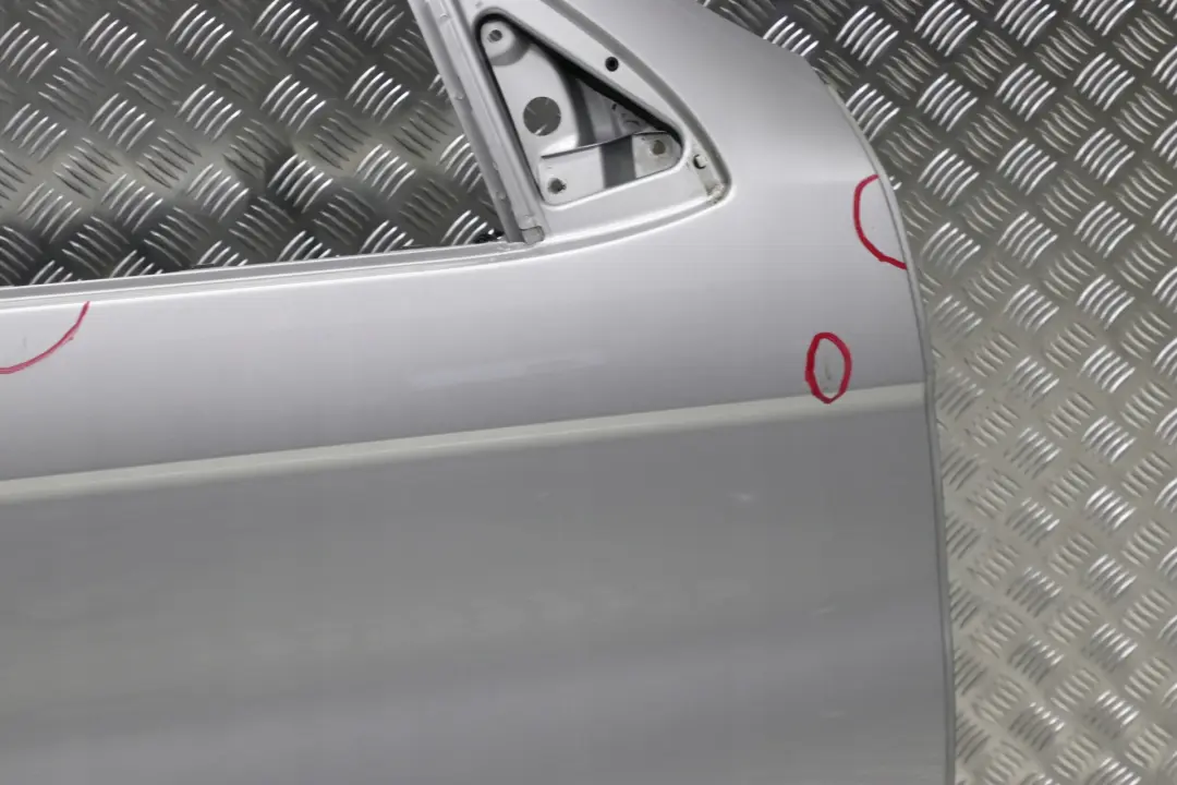 Puerta Delantera Derecha Titansilber Titan Silver Metallic - 354 para BMW E53 con número de pieza 8256824 BMW E53 Puerta Delantera Derecha Titansilber Titan Silver Metallic - 354 - SKU 8256824-TS1 - Número de pieza 8256824