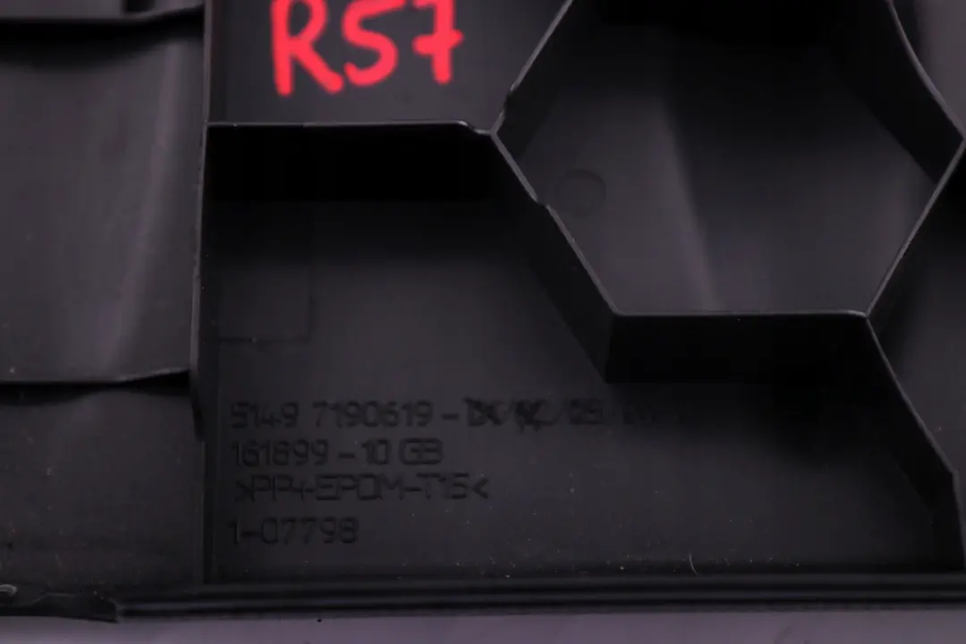 Rivestimento Interno Portellone 5149 per Mini Cooper R57 Cabrio con numero di parte 7190619 Mini Cooper R57 Cabrio Rivestimento Interno Portellone 5149 - SKU 7190619 - Numero di parte 7190619