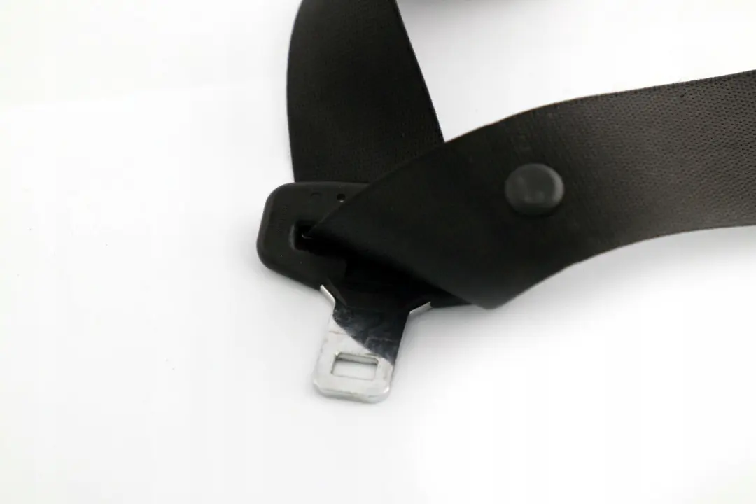 Cintura di Sicurezza Pretensionatore Superiore Frontale Dx per BMW E88 con numero di parte 6981476 BMW E88 Cintura di Sicurezza Pretensionatore Superiore Frontale Dx - SKU 6981476 - Numero di parte 6981476